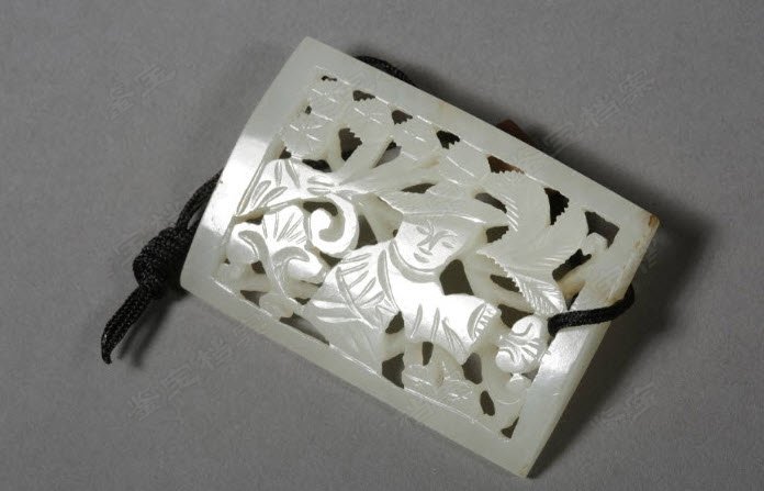 �������U������y��Ƭ